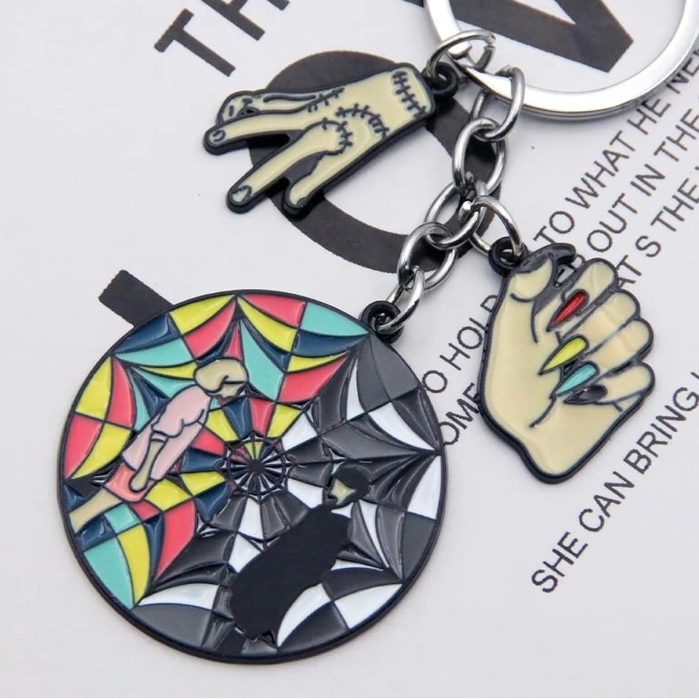 🌴 ⏰ Wednesday Addams Keychain - Picture 3 of 6